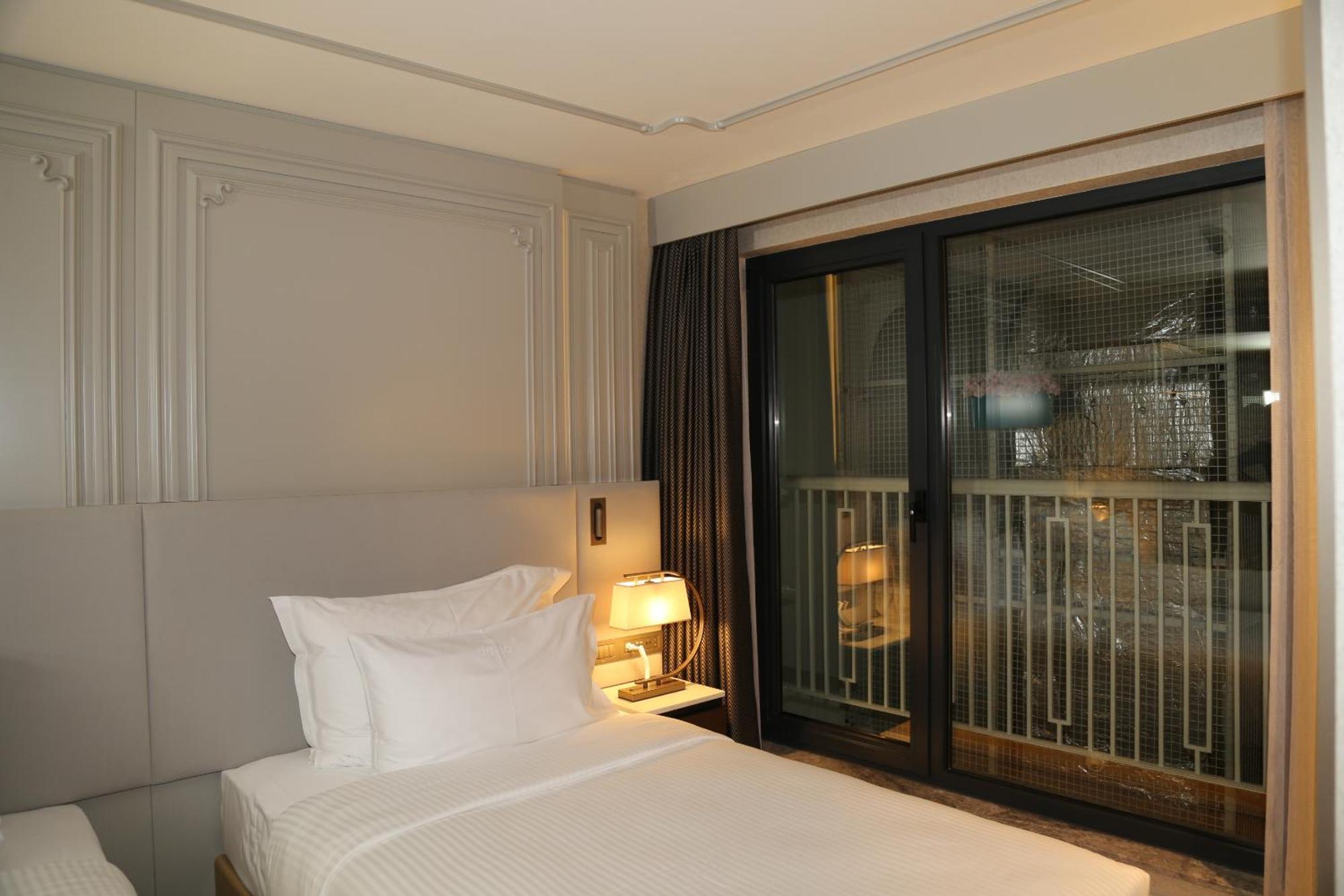 Stayso The House Hotel Истанбул Екстериор снимка A room at the hotel